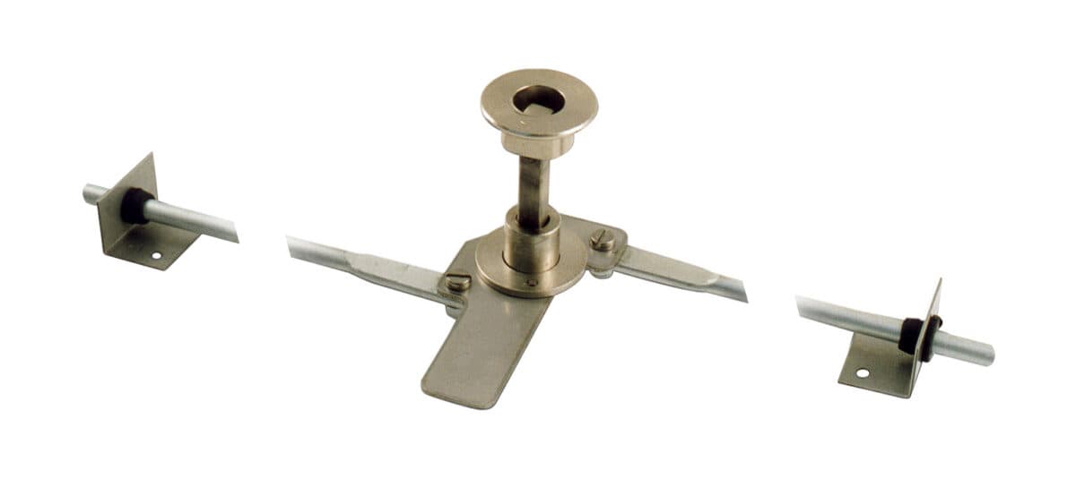 Lever lock with 3 locking points, 2 rods and 2 rod’s holders