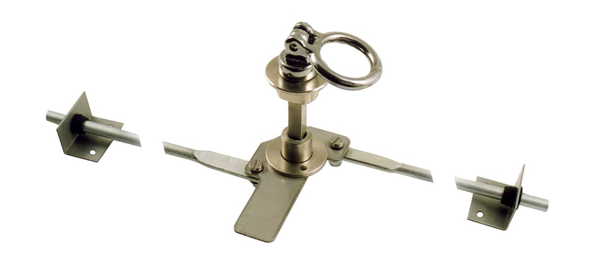 Lever lock with 3 locking points, 2 rods and 2 rod’s holders